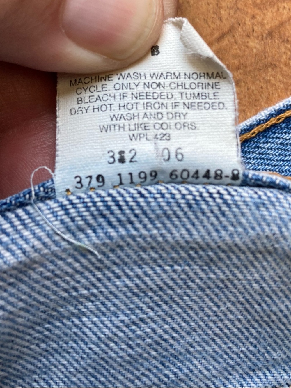 VTG Y2K ‘99 Levi’s 550 Relaxed Fit Mens 32x32 Light Wash Denim Blue Jeans USA - Picture 3 of 11